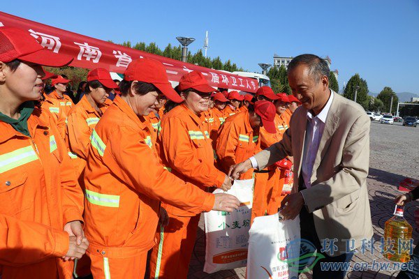 喜迎环卫工人节　河南省住建厅领导亲切看望慰问环卫工人