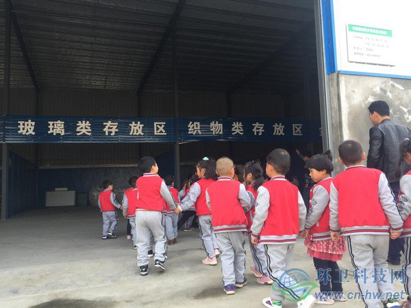 南京六合区竹镇实现农村垃圾分类全覆盖