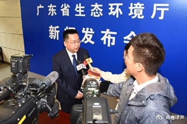 ▲省生态环境厅党组成员、副厅长陈金銮接受记者采访